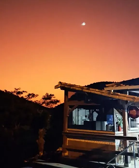 Restaurante da pousada no fim de tarde