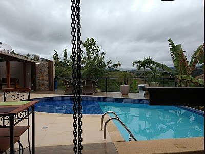 Piscina durante o dia